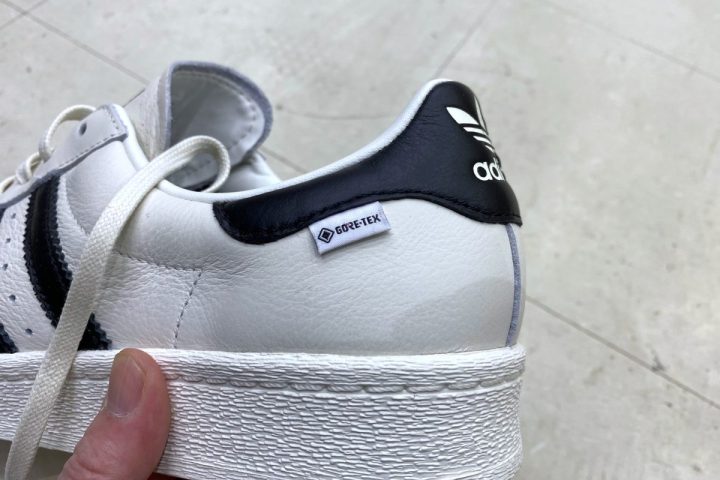 【GORE-TEXで最強進化】アディダス名作「スーパースター」の全天候型は無敵すぎる!エディターが試し履き