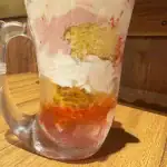 第2位 【もはやケーキ!?】びっくりドンキーの「ジョッキパフェ」が今年もヤバい!“デカ盛り”完熟いちごの山に溺れてきた