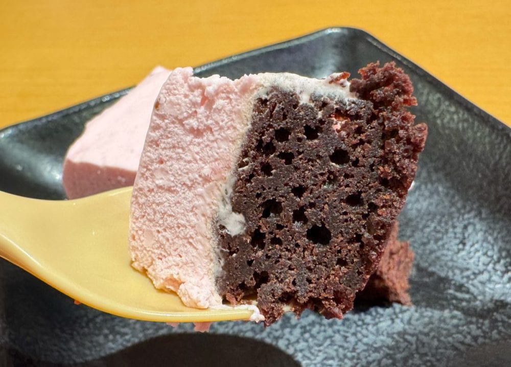 濃厚ショコラといちごの華やかなマリアージュ！