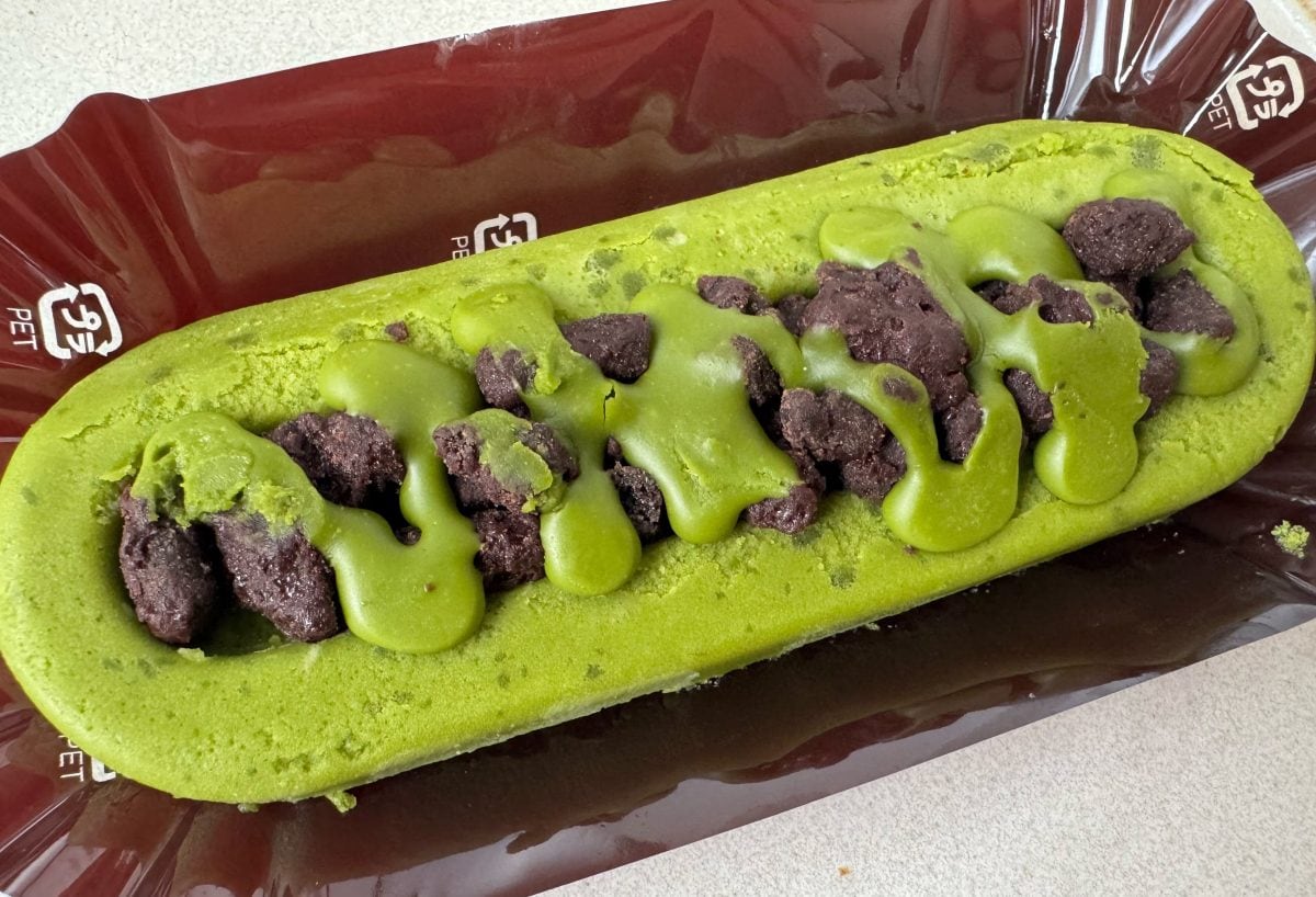 ほろ苦い和の抹茶と洋のココアクランブルが絶妙にマッチした、大人におすすめの上品な味わい