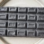 お皿からもはみ出んばかりの大きさ