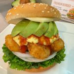 【新作】ぷりぷりの海老×濃厚アボカドの最強コンビ「アボカドシュリンプバーガー」