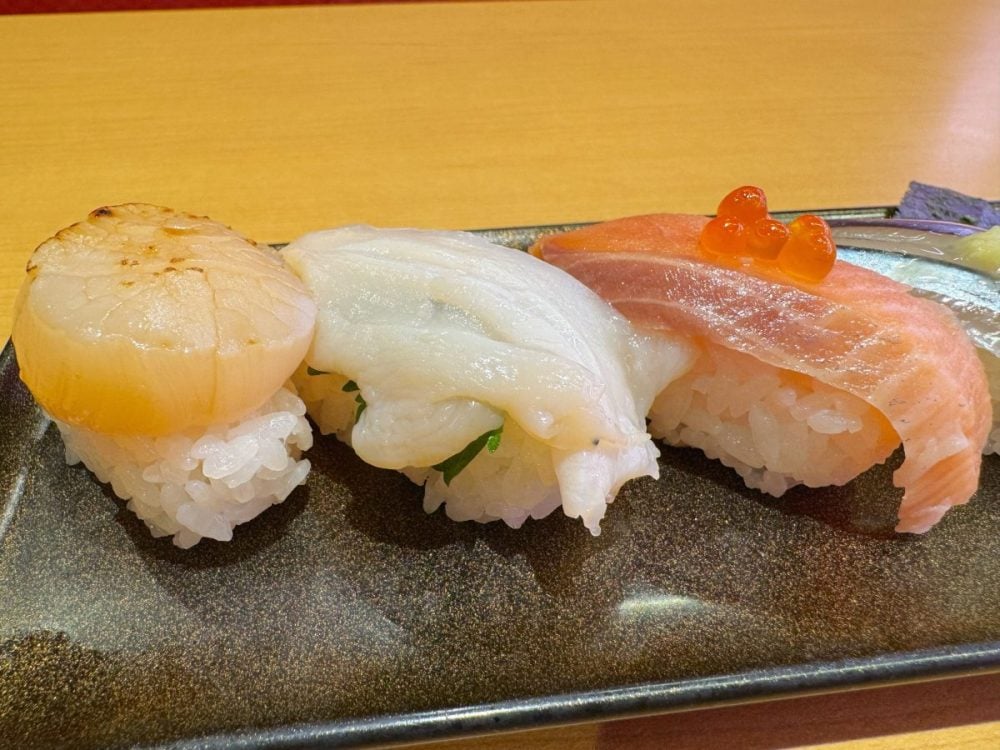 脂ののったサクラマスのしっとり食感や白ばい貝のコリコリ感など、一皿で春の味覚を網羅できる贅沢なセット