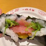 口の中でとろけるような中とろの甘みと、たくあんの塩味やポリポリとした歯ごたえが抜群にマッチ