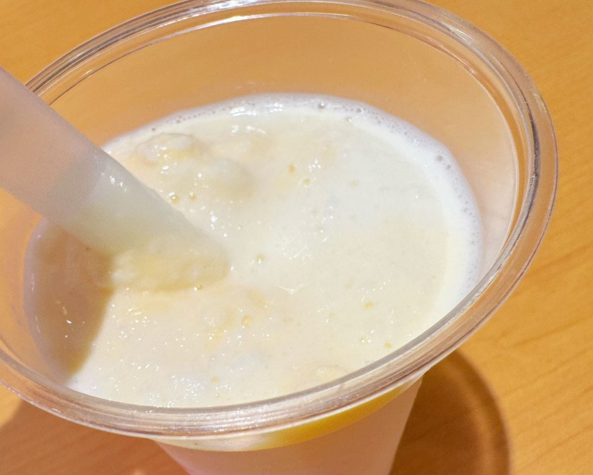 自分で混ぜて楽しみながら飲むという新感覚のフラッペ