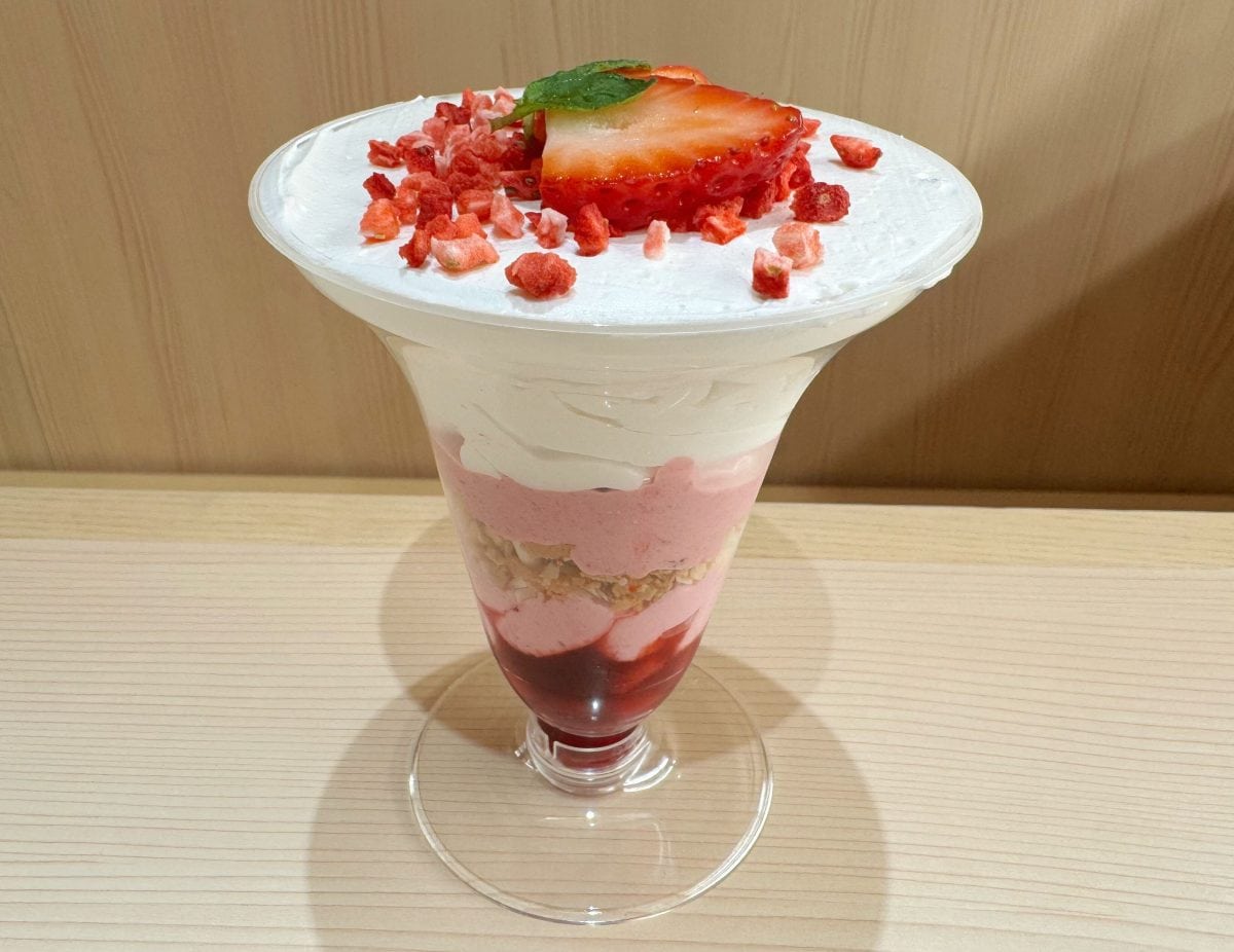 春 いちごパフェ