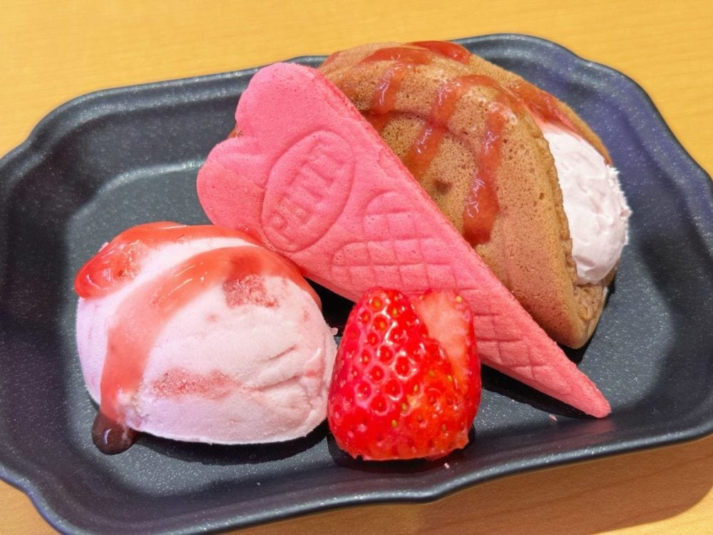 フレッシュ苺＆苺のココアオムレット 苺アイス添え