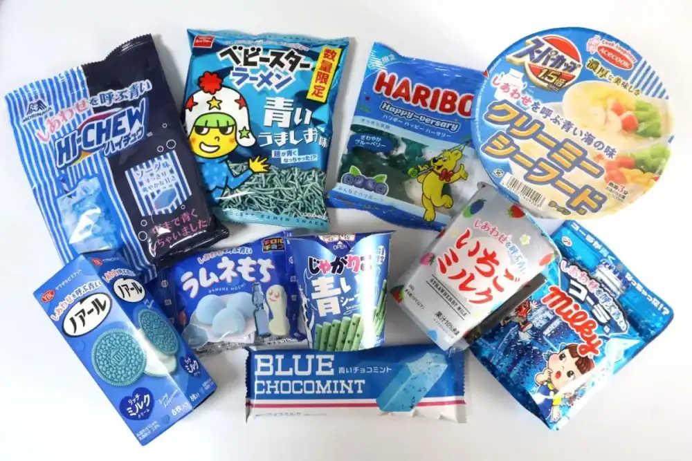 第3位 【見た目はヤバいが味は?】“青いじゃがりこ”に脳がバグった!ローソン50周年「青いコラボ」商品10種を全実食