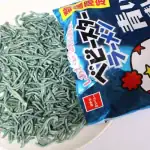 第3位 【見た目はヤバいが味は?】“青いじゃがりこ”に脳がバグった!ローソン50周年「青いコラボ」商品10種を全実食