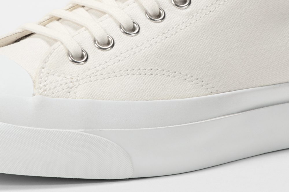 緩いカーブを描いたサイドステッチ