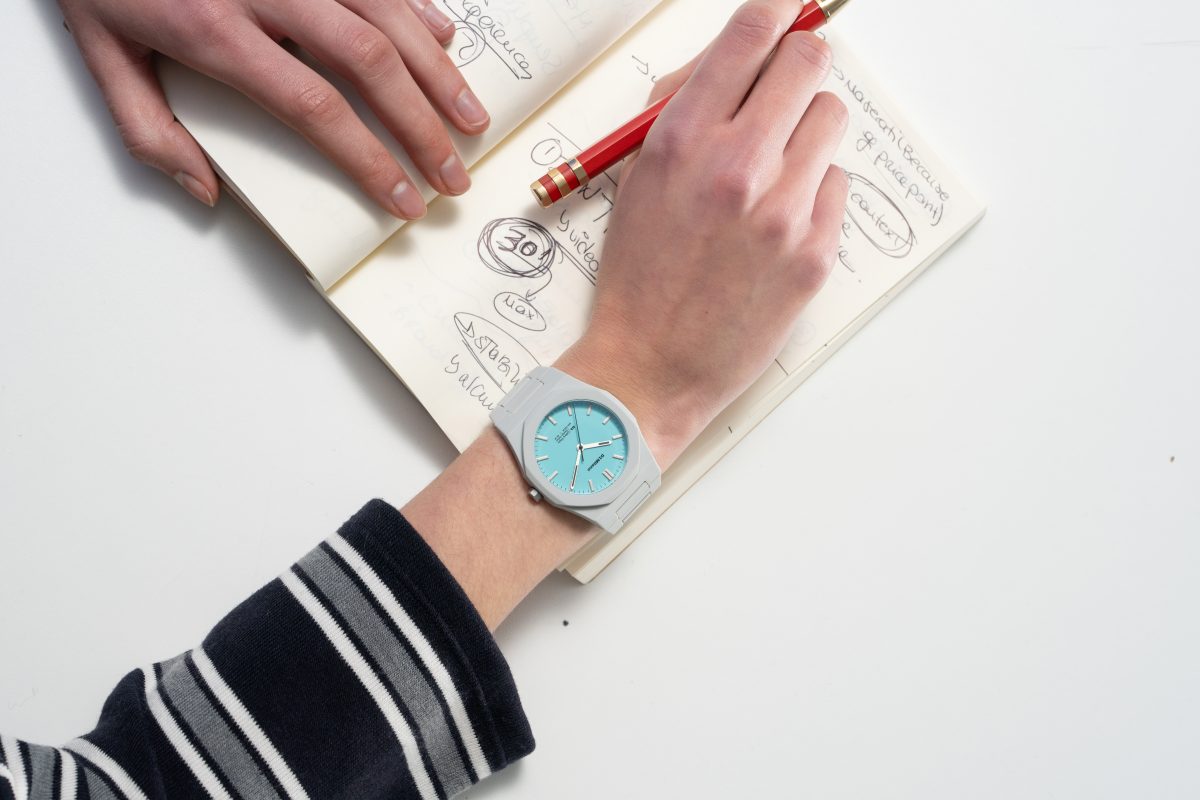 【5週連続リリースラッシュ!】D1ミラノの新作第2弾は焼けた素肌に映えるカラーウォッチ「ポリカーボン」