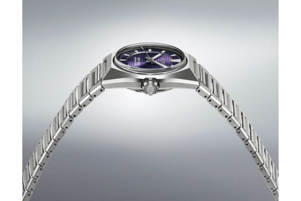 属の塊から削り出されたようなダイナミックな形状