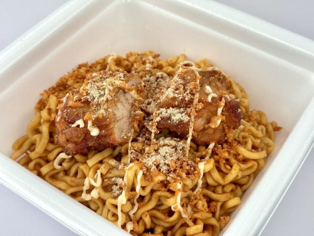 【第3位】セブンプレミアム ななチキ推奨 ぶぶか油そば(セブン-イレブン)/油そばの正解はこれではないかと思うくらいビジュアルが素晴らしいです。通常のぶぶかとは全く別物と考えていいでしょう