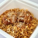 【第3位】セブンプレミアム ななチキ推奨 ぶぶか油そば(セブン-イレブン)/油そばの正解はこれではないかと思うくらいビジュアルが素晴らしいです。通常のぶぶかとは全く別物と考えていいでしょう