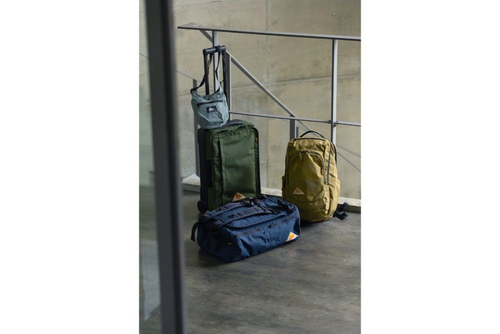 ヴィンテージライクなデザインを継承しながら、現代の旅や出張、日常のアクティブな移動シーンにフィットする機能性を融合