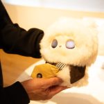 ぬいぐるみの概念をぶっ壊すAIパートナー！ 行動や声のトーンで気持ちをくみ取ってくれる「iMoochi」は、新たな家族となるか!?