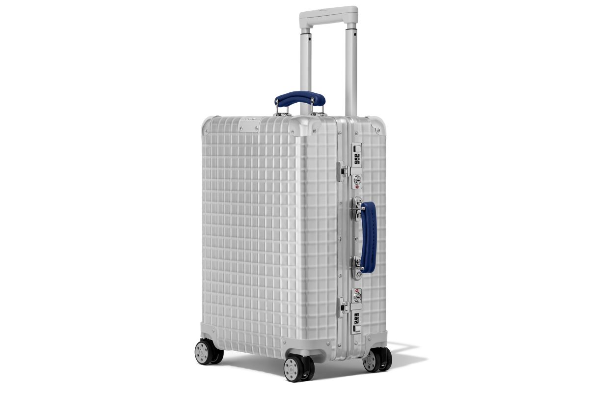 リモワ「Classic Aluminium Grid キャビン」￥411,400／H56×W41×D23㎝／36ℓ／4.6㎏