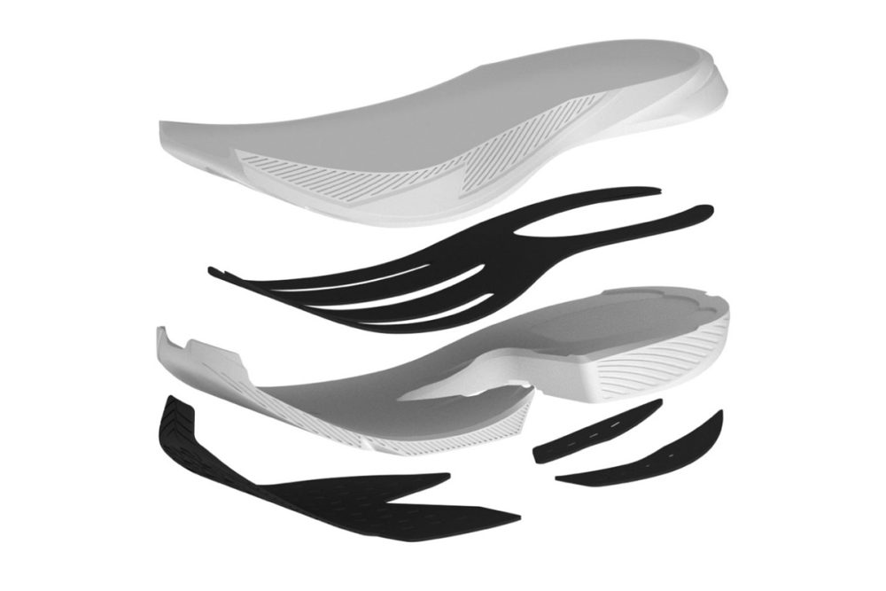 PEBA素材の2層式ミッドソール