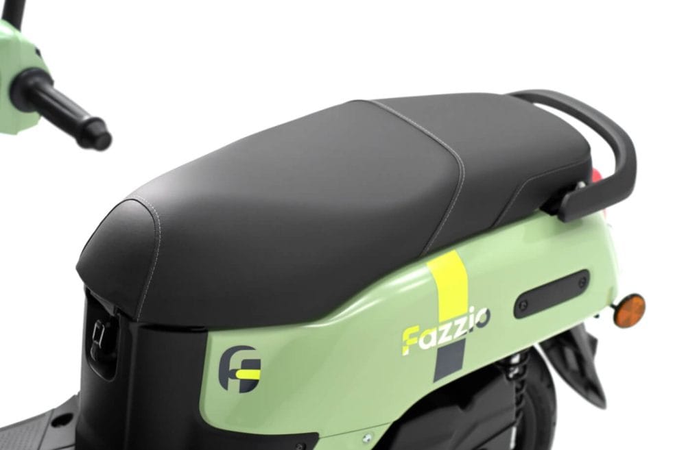 足つき性に配慮したシート形状