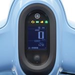 縦長デザインのシンプル＆機能的なLCDメーター