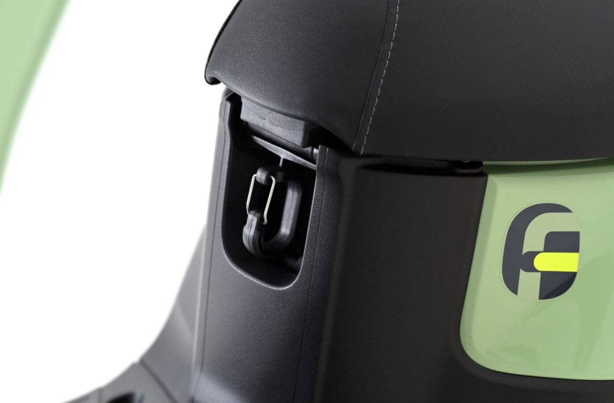 カラビナ型フック（リヤ）