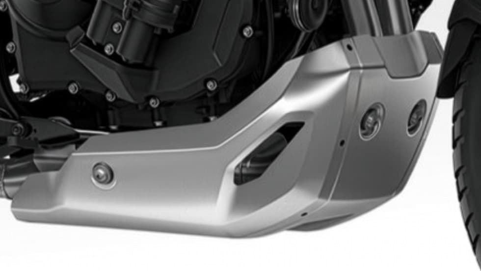 林道やオフロード走行においてクランクケースを保護してくれるアルミ製のスキッドプレートも装備