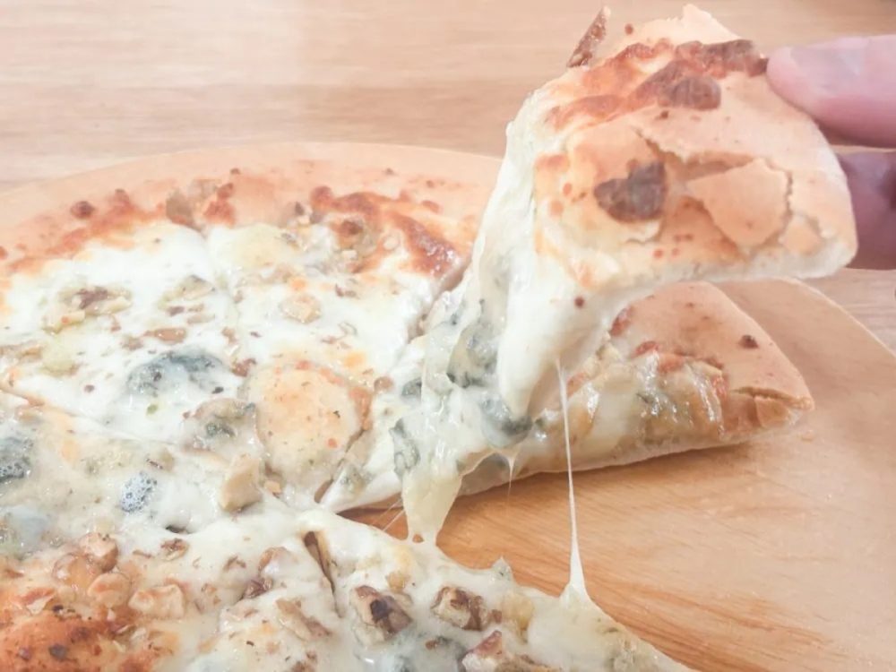 第1位　【業務スーパー】価格バグすぎて震える。イタリア直輸入「386円の冷凍ピザ」の実力が凄まじかった……3種食べ比べ