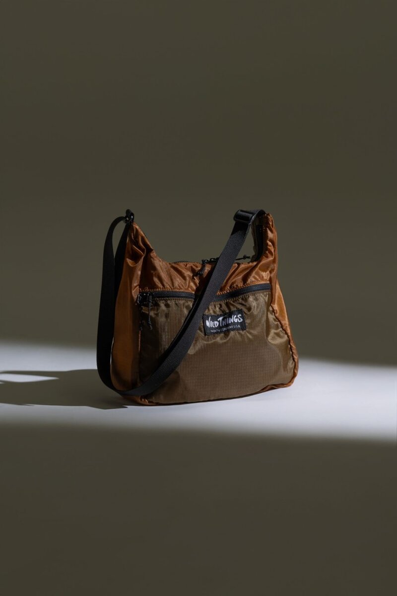 ワイルドシングス「ライト ショルダー バッグ」￥4,950／H24×W25×D8㎝／8L