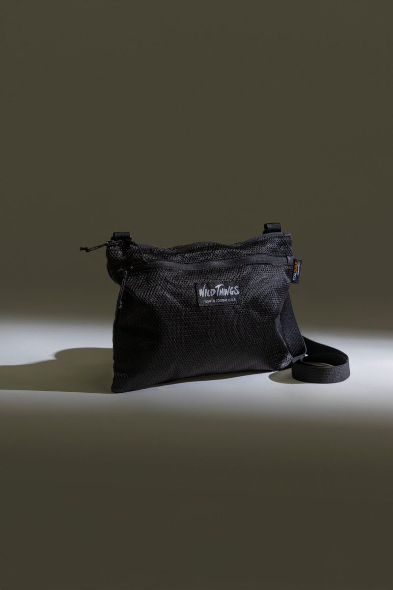 ワイルドシングス「ライト ショルダー ポーチ L」￥4,400／H26×W19×D1㎝