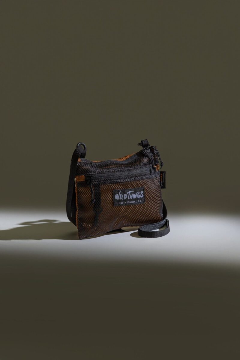 ワイルドシングス「ライト ショルダー ポーチ S」￥3,630／H18×W14×D1㎝