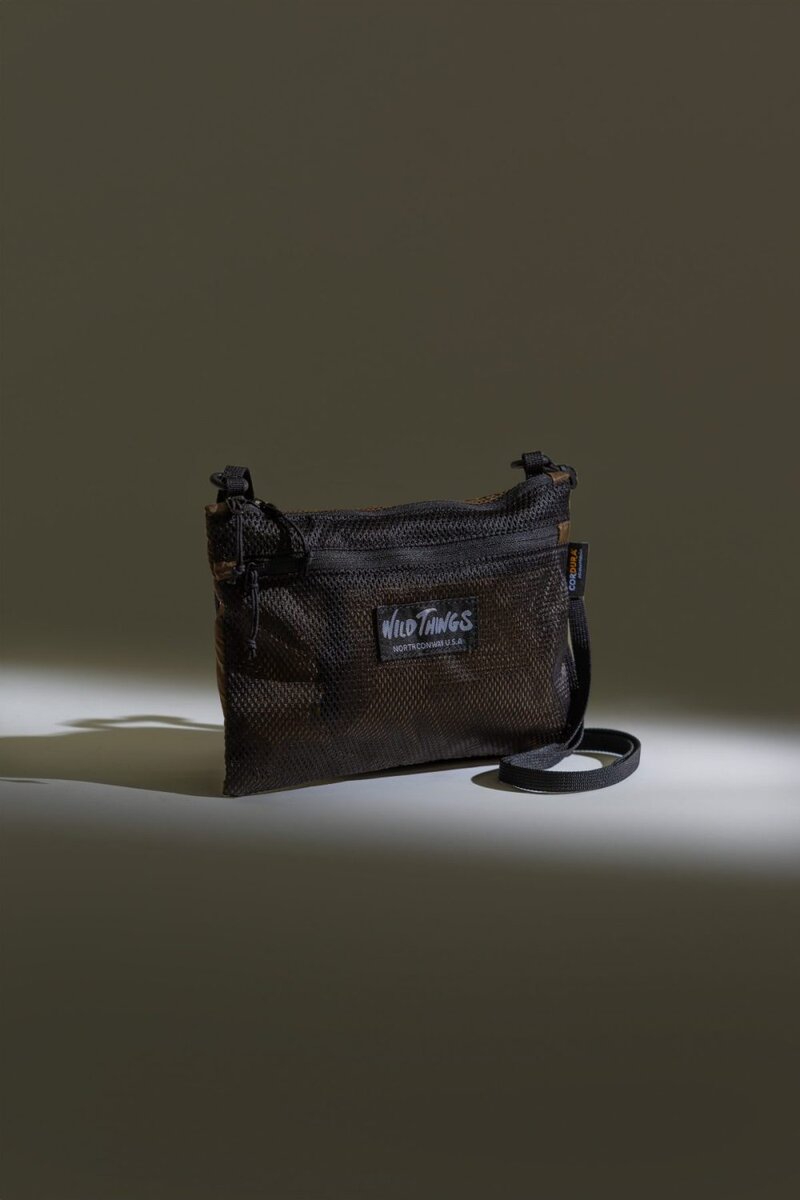 ワイルドシングス「ライト ショルダー ポーチ M」￥3,960／H23×W16×D1㎝