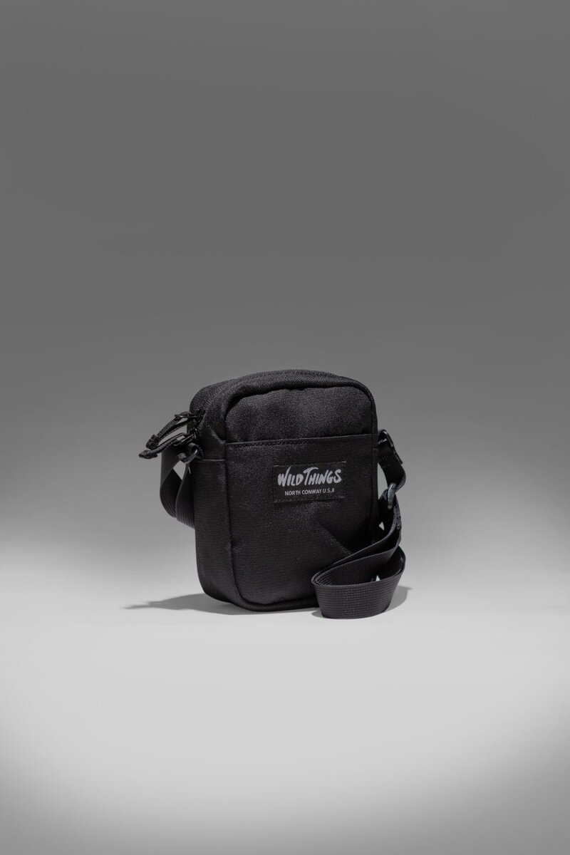 ワイルドシングス「バーティカル ショルダー バッグ」￥4,950／H17×W13×D6㎝／1.2ℓ