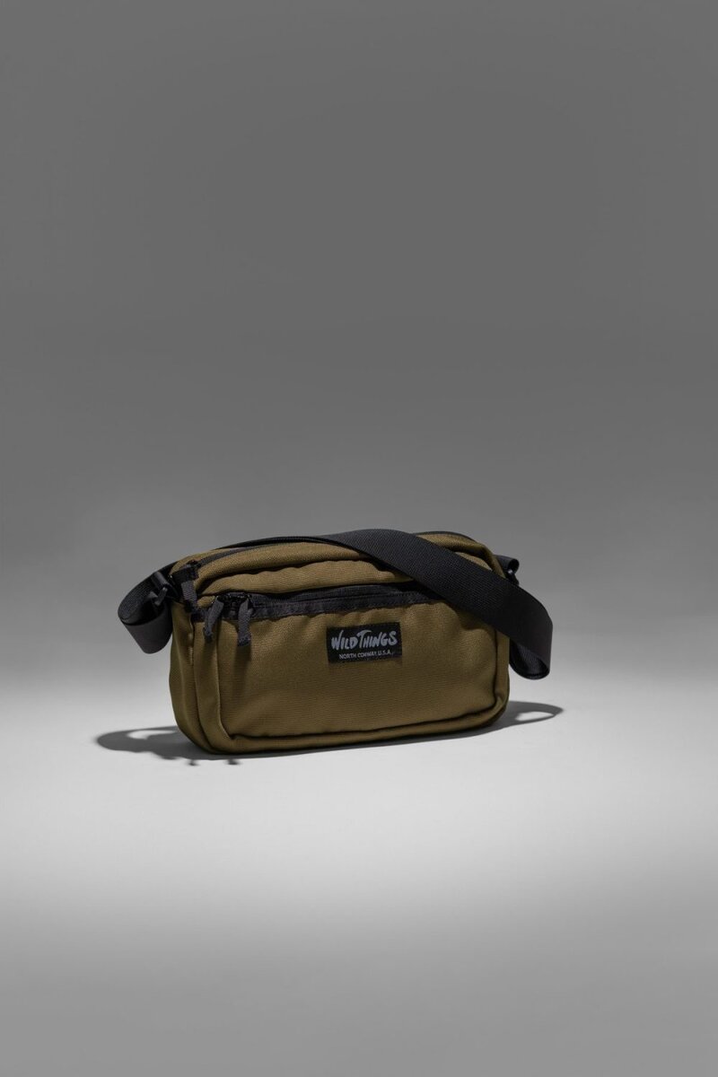 ワイルドシングス「ホリゾンタル ショルダー バッグ」￥6,380／H15×W26×D9㎝／6ℓ