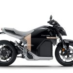 ライダーが触れるボディ部分をシームレスで滑らかな表面とし、独創的で力強いシルエットを形成