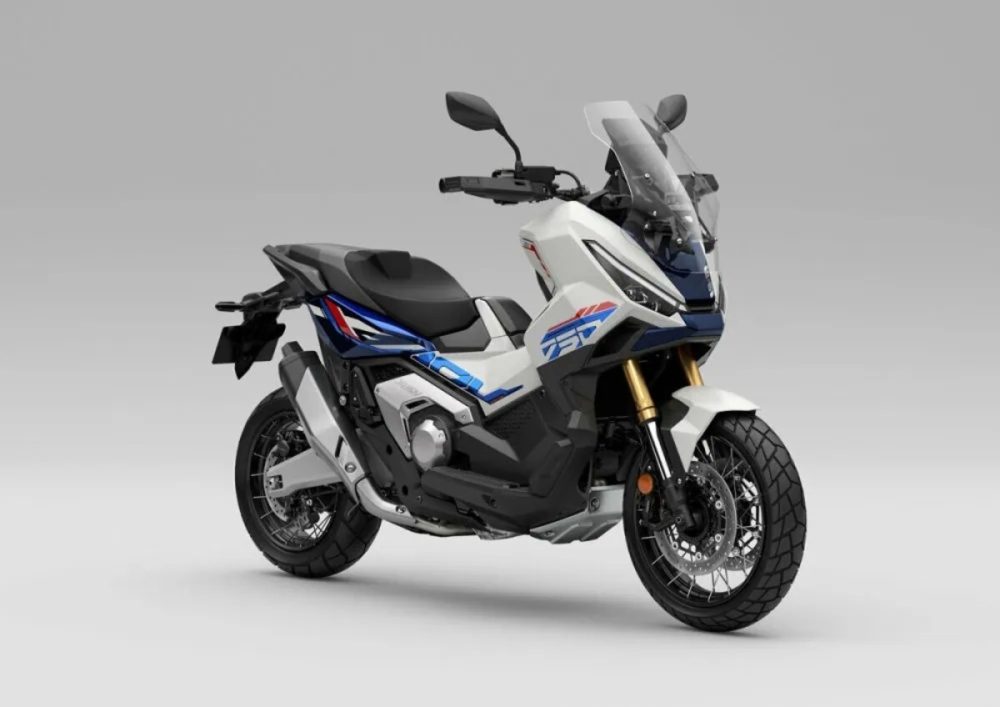 第2位　【クラッチ操作不要】ホンダの人気大型クロスオーバーバイク「X-ADV」がカラーを一新！毎日の通勤を“冒険”に変える一台