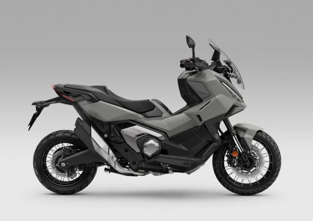 第2位　【クラッチ操作不要】ホンダの人気大型クロスオーバーバイク「X-ADV」がカラーを一新！毎日の通勤を“冒険”に変える一台