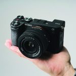 ソニー α7C II ズームレンズキット　「ほぼスクエアでバッグに収納しやすい」