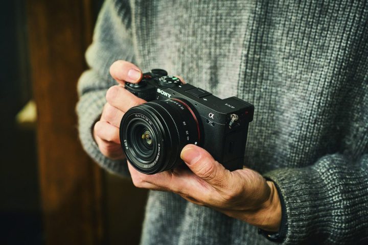 【予算30万~の一生モノカメラ】フルサイズなのにコンパクト!ニコン&ソニーの「ミラーレス一眼」傑作2選をプロが徹底解説