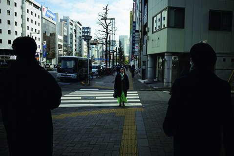 リコー GR Ⅳ　MonoMaxスタッフが使ってみた！ 「シャッターを押すだけで絵になるのがすごい！ 初挑戦の単焦点レンズも違和感なく使えました」