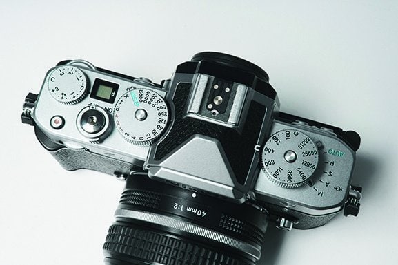 ニコン Zf 40mm f/2（SE）レンズキット　「メカを触っている感触がたまらない！」