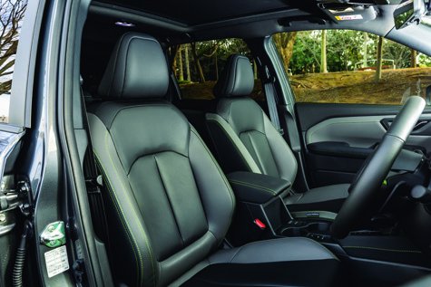 ベース車からスウェード生地を使うなど全面で質感がアップ