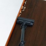 TOSHIBA コードレススティック掃除機 TORNEO cordless　VC-CLZ74DS　「ゴミが溜まりやすい壁際もス～っと滑らすだけでしっかりキャッチ！」