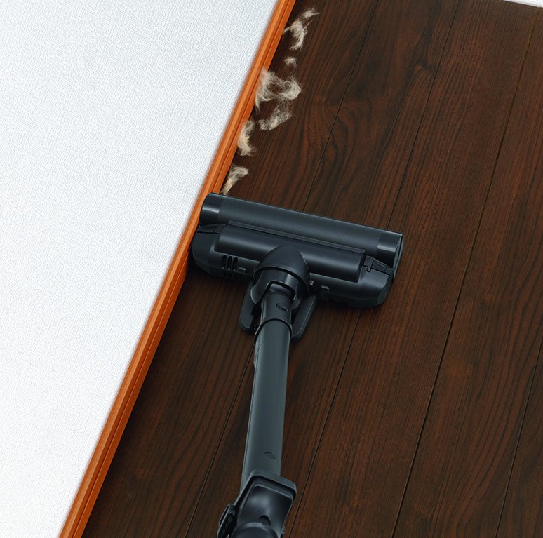 TOSHIBA コードレススティック掃除機 TORNEO cordless　VC-CLZ74DS　「ゴミが溜まりやすい壁際もス～っと滑らすだけでしっかりキャッチ！」