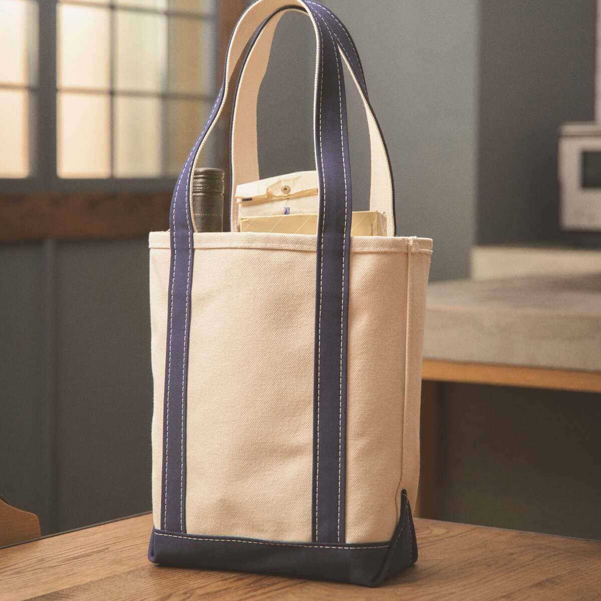 なぜ今までなかった？】L.L.Beanの“原点”トートバッグに「タテ型」が 