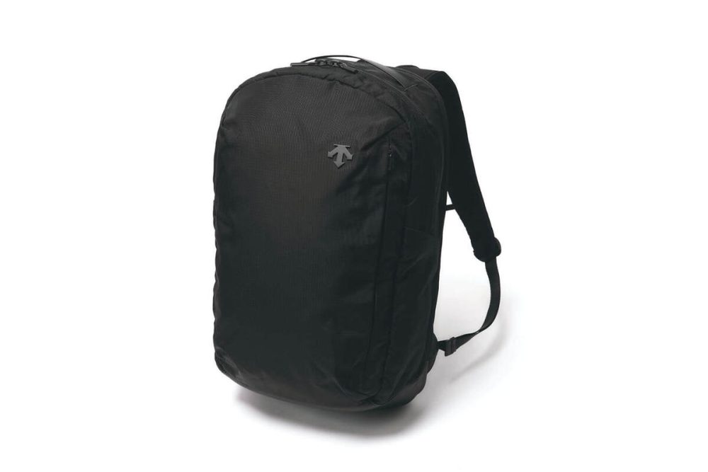 デサント　エアロ ストリーム バックパック 25