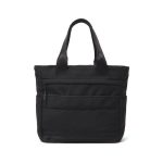 内外に多数のポケットを備え、機能的に扱える