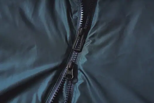 第3位 【重いコートはもう無理な大人へ】iPad級に軽い!?ノース、デサントほか「軽量中綿アウター」が快適すぎて脱げない!傑作4選を徹底レビュー