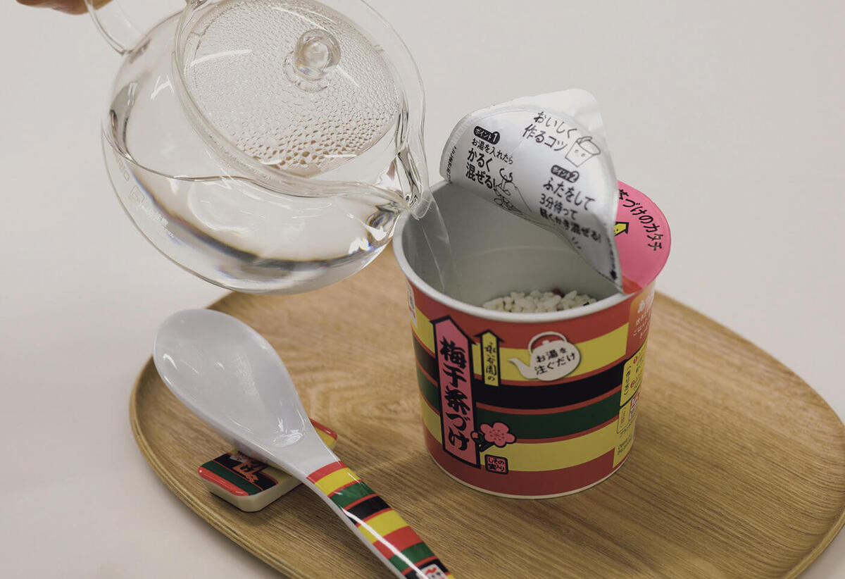 お湯を注いで3分待つだけ！