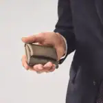 第2位　【6000円台で買える日本の傑作】本革でこの価格は衝撃！「国産名門タンナーのヌメ革を使用」レヴェルのミニ財布が凄すぎる