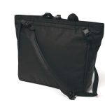 肩への負担を軽減するフォームを内蔵したショルダーストラップを搭載